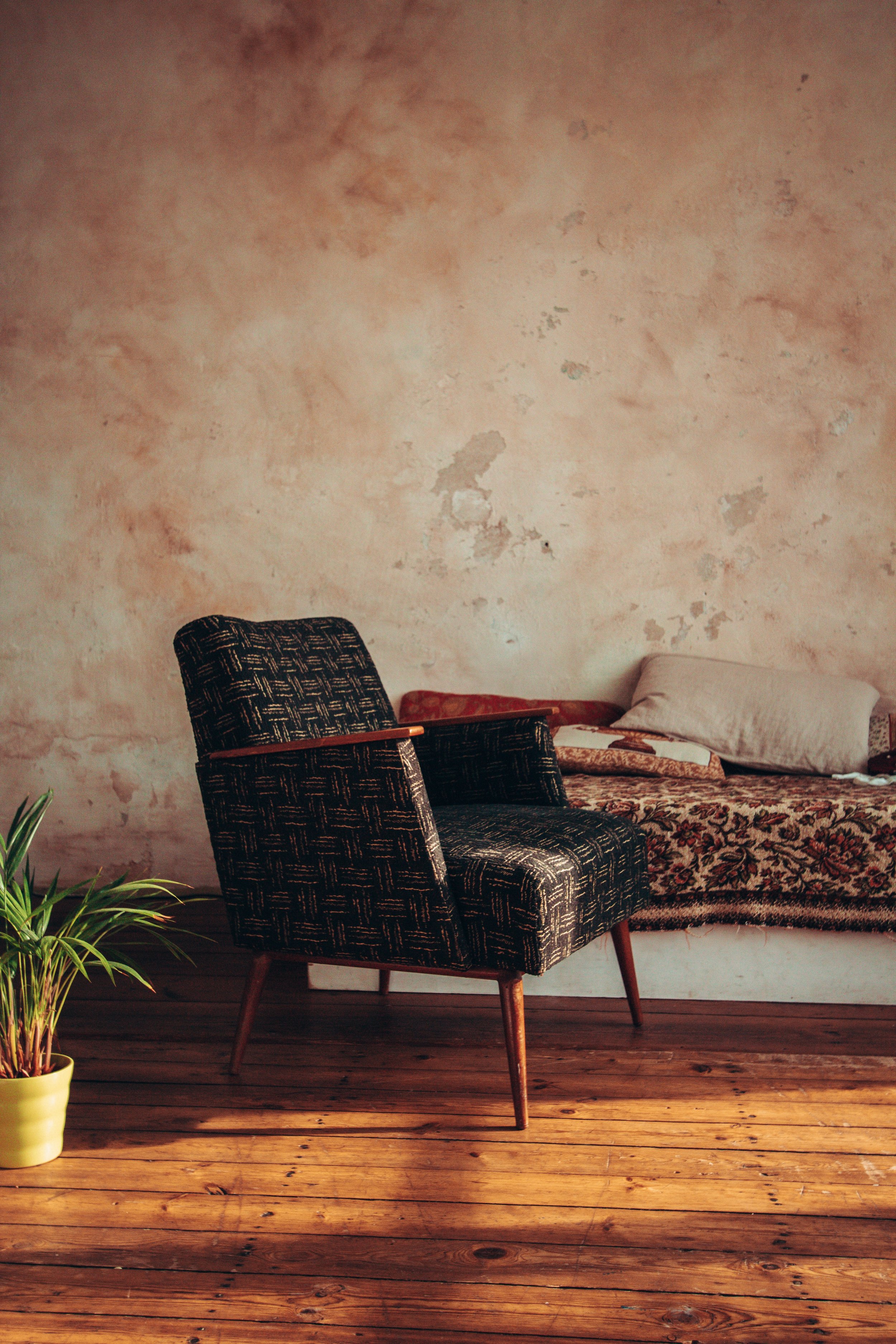 Online 2024 thrifting furniture